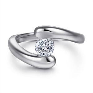 The popular S925 sterling silver women's ring is fashionable and creative, twisting the arm and embracing the diamond ring