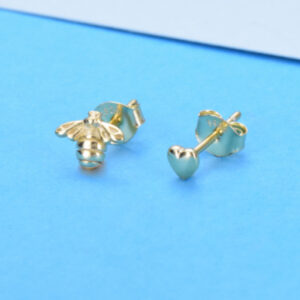 The new S925 sterling silver love bee earrings are gold-toned light luxury fashion and versatile earrings