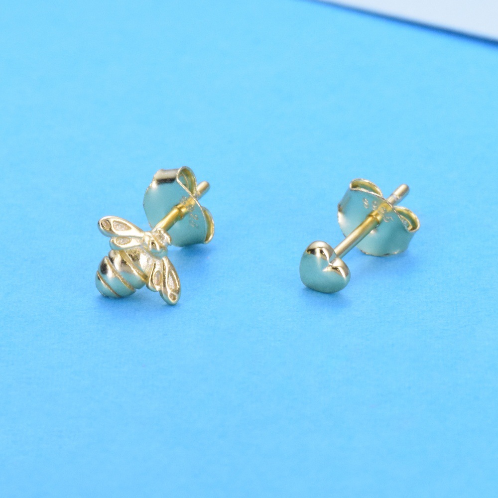 The new S925 sterling silver love bee earrings are gold-toned light luxury fashion and versatile earrings - Image 3
