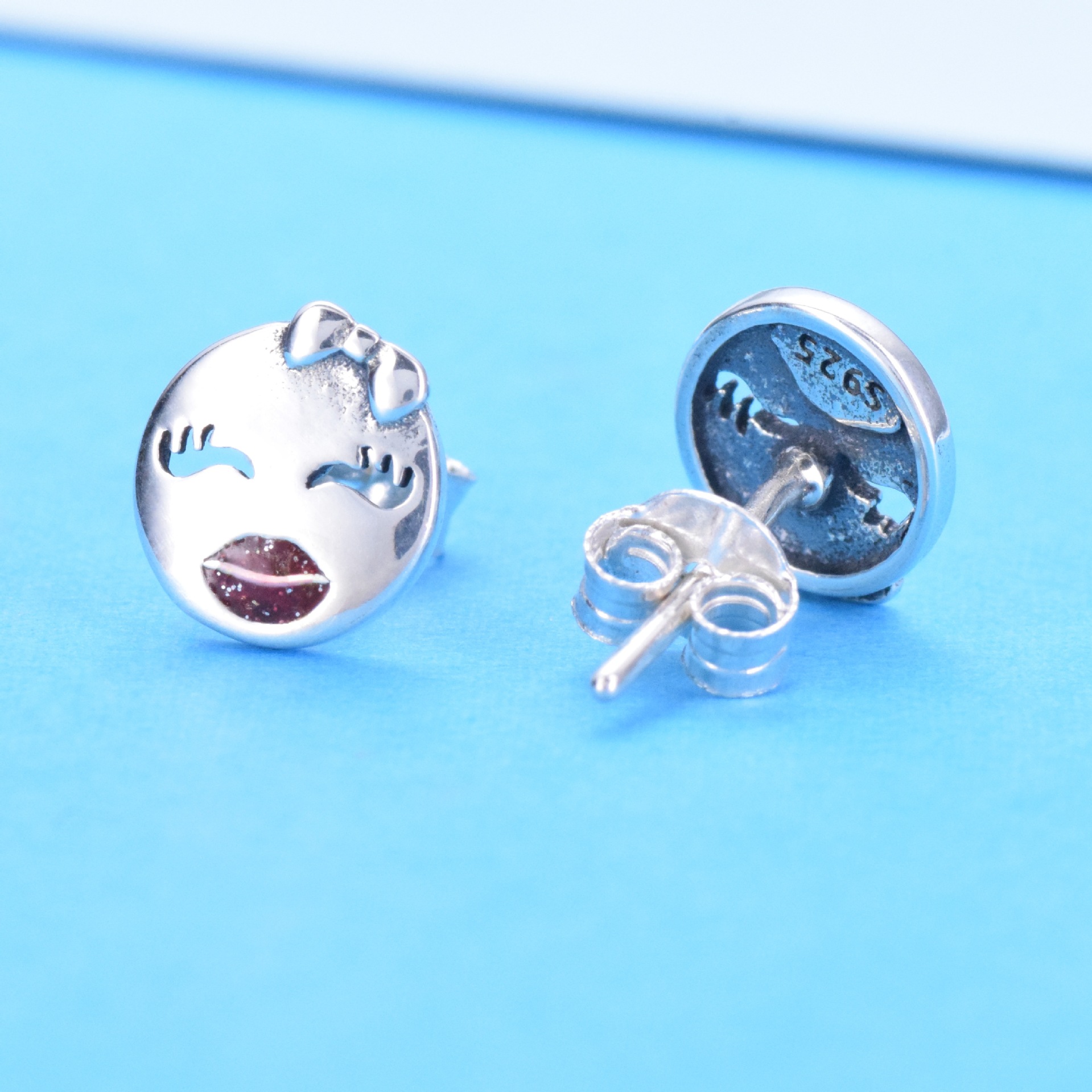S925 sterling silver playful smiley face ladies stud earrings ins personality fashion trend to give girlfriend earrings gifts - Image 4