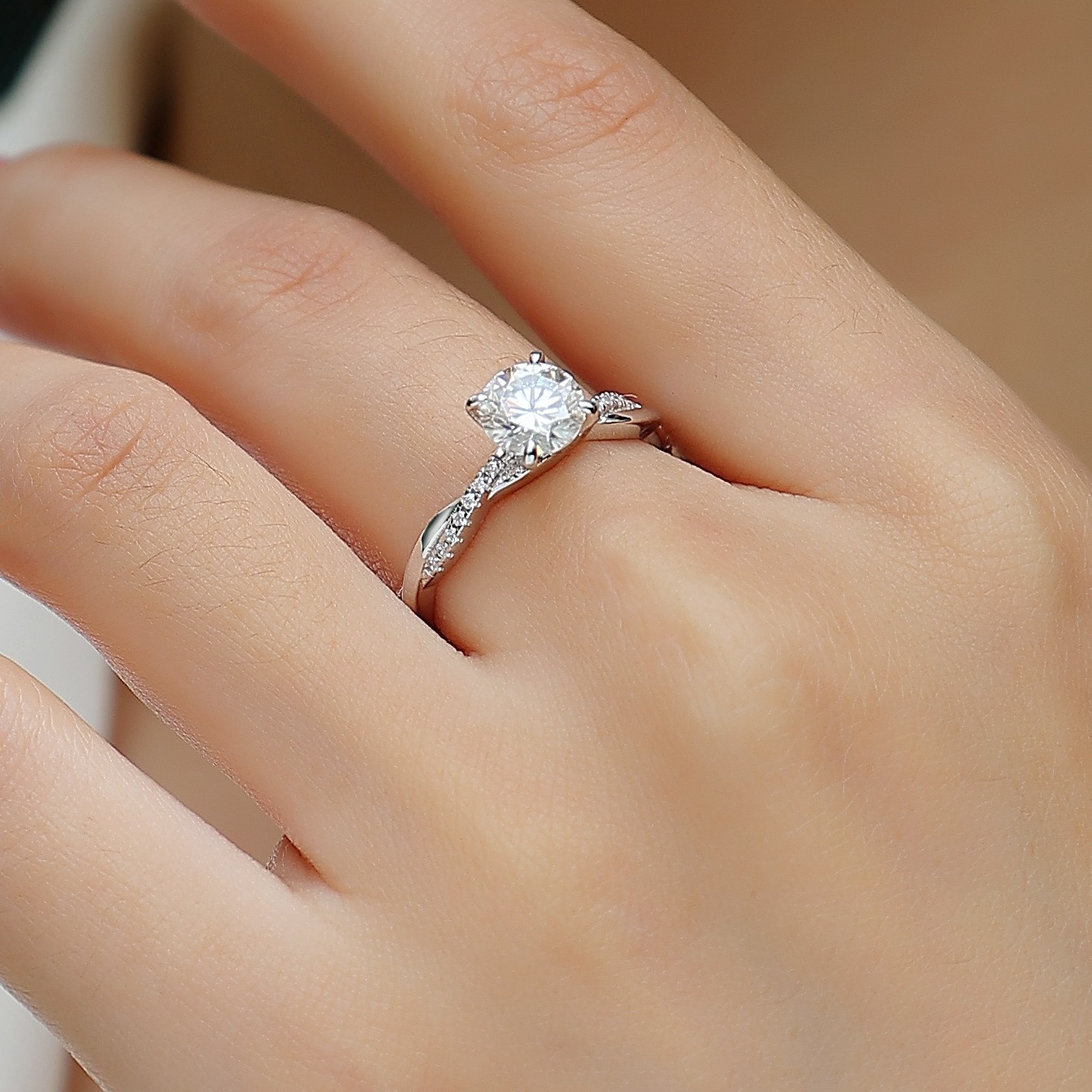 Wholesale 925 Sterling Silver Women 1ct Bling Moissanite Engagement Ring For Woman - Image 5