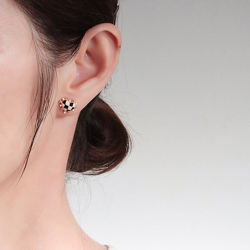 S925 sterling silver stud earrings black and white checkerboard heart-shaped earrings - Image 4