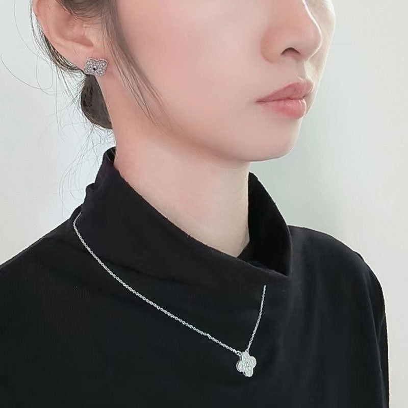 S925 sterling silver stud four-leaf clover earrings - Image 2