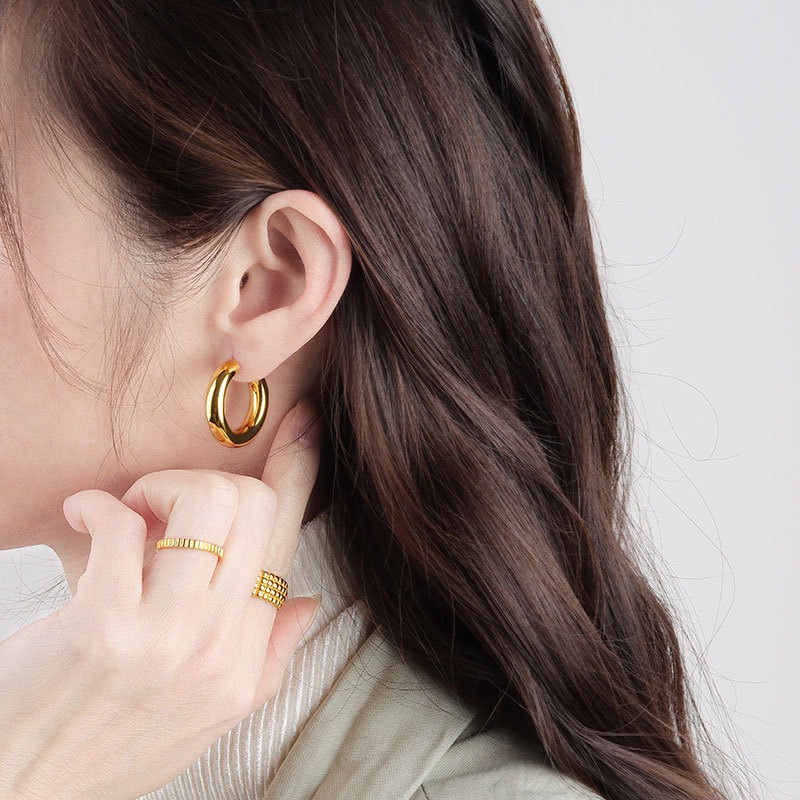 S925 sterling silver stud earrings glossy C-shaped buckle earrings - Image 5