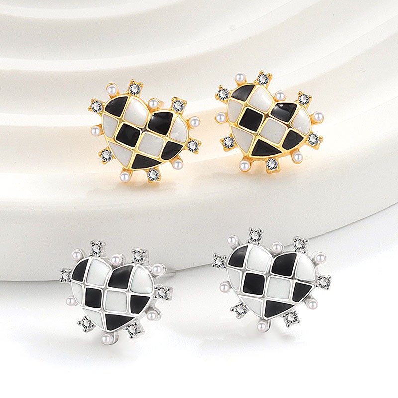 S925 sterling silver stud earrings black and white checkerboard heart-shaped earrings