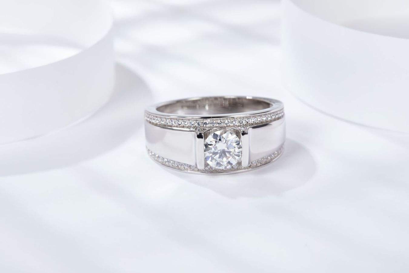 Charming Moissanite Men's Ring, 1/2 Carat, 925 Silver - Image 4