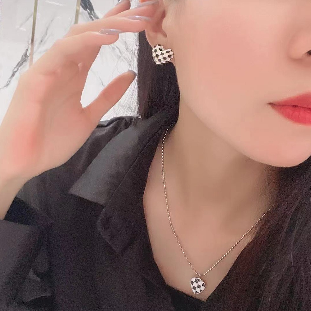 S925 sterling silver stud earrings heart-shaped black and white checkerboard dripping oil earrings - Image 5