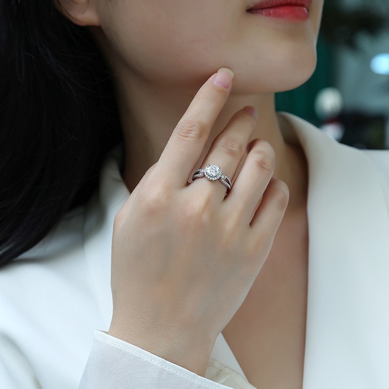 S925 Sterling Silver 1ct Moissanite Rings Exquisite Shiny Full Diamond Rings For Women - Image 5