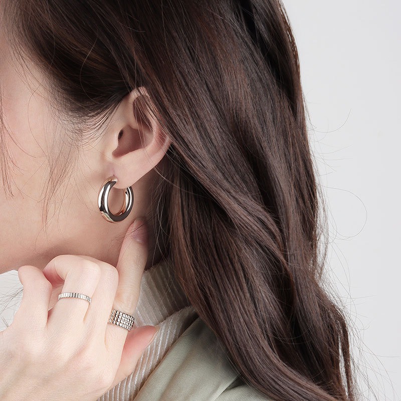 S925 sterling silver stud earrings glossy C-shaped buckle earrings - Image 4