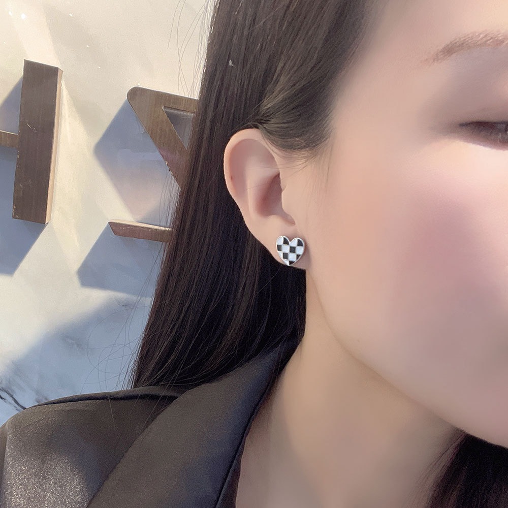 S925 sterling silver stud earrings heart-shaped black and white checkerboard dripping oil craft earrings - Image 5