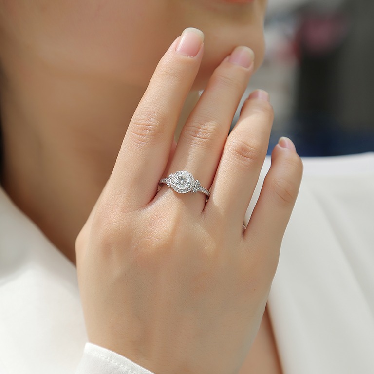 S925 Sterling Silver 1ct Moissanite Rings Exquisite Shiny Full Diamond Rings For Women Engagement Jewelry Manufacturer - Image 6