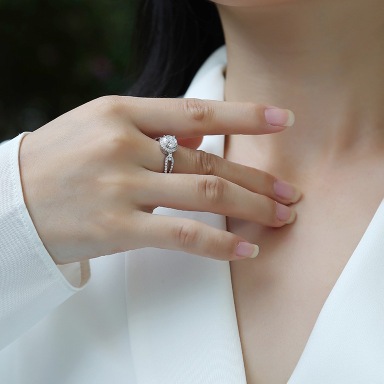 S925 Sterling Silver 1ct Moissanite Rings Exquisite Shiny Full Diamond Rings For Women - Image 6