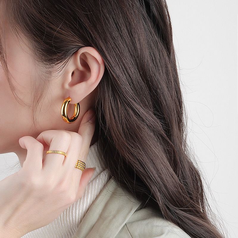 S925 sterling silver stud earrings glossy C-shaped buckle earrings - Image 5