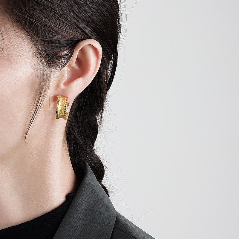 S925 sterling silver stud earrings wavy sand wide face earrings - Image 5