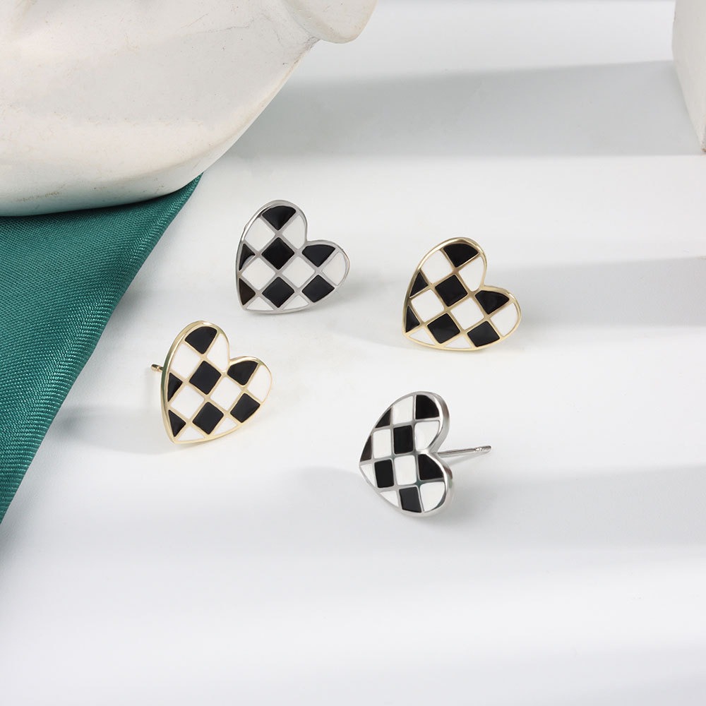 S925 sterling silver stud earrings heart-shaped black and white checkerboard dripping oil craft earrings - Image 4