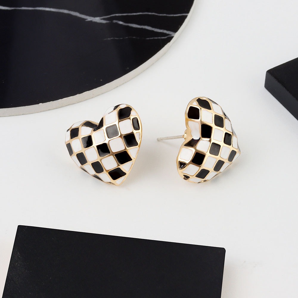 S925 sterling silver stud earrings heart-shaped black and white checkerboard dripping oil earrings - Image 3