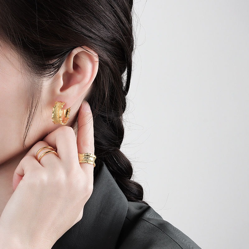 S925 sterling silver stud earrings wavy sand wide face earrings - Image 4