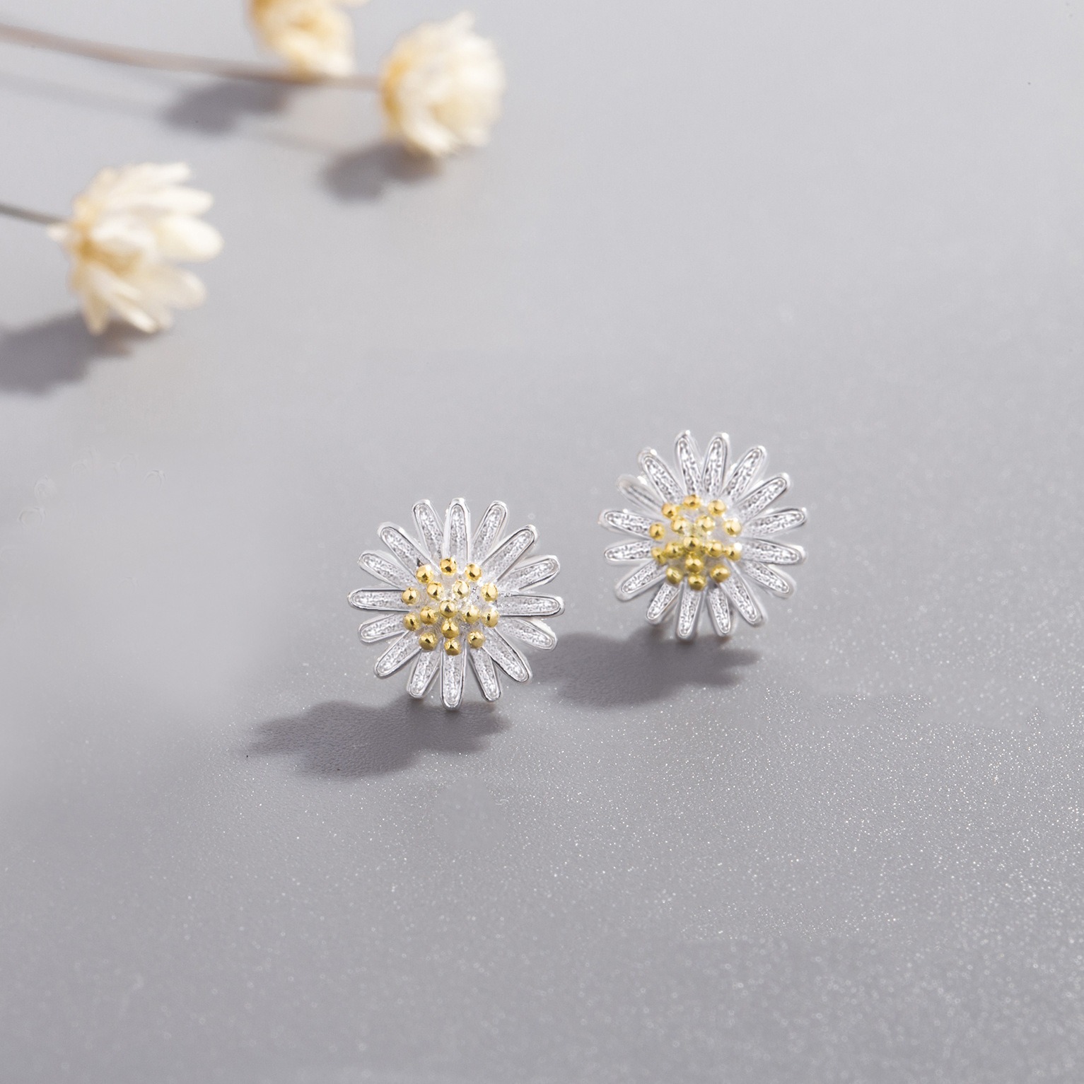 S925 sterling silver stud earrings daisy - Image 3