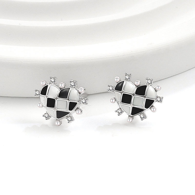 S925 sterling silver stud earrings black and white checkerboard heart-shaped earrings - Image 3