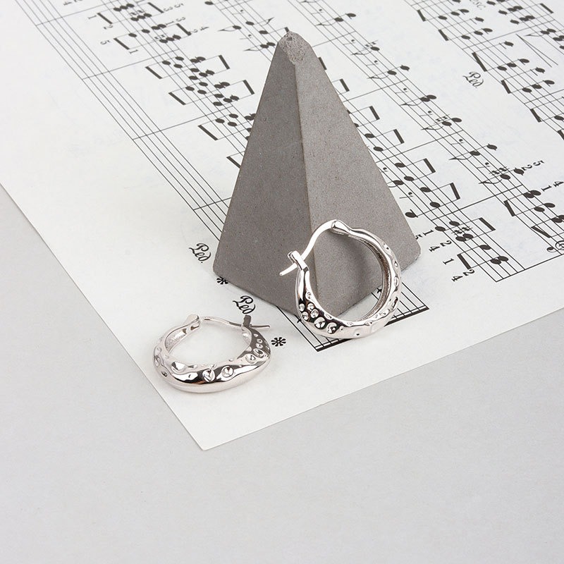 S925 sterling silver stud earrings hammer texture earrings - Image 3