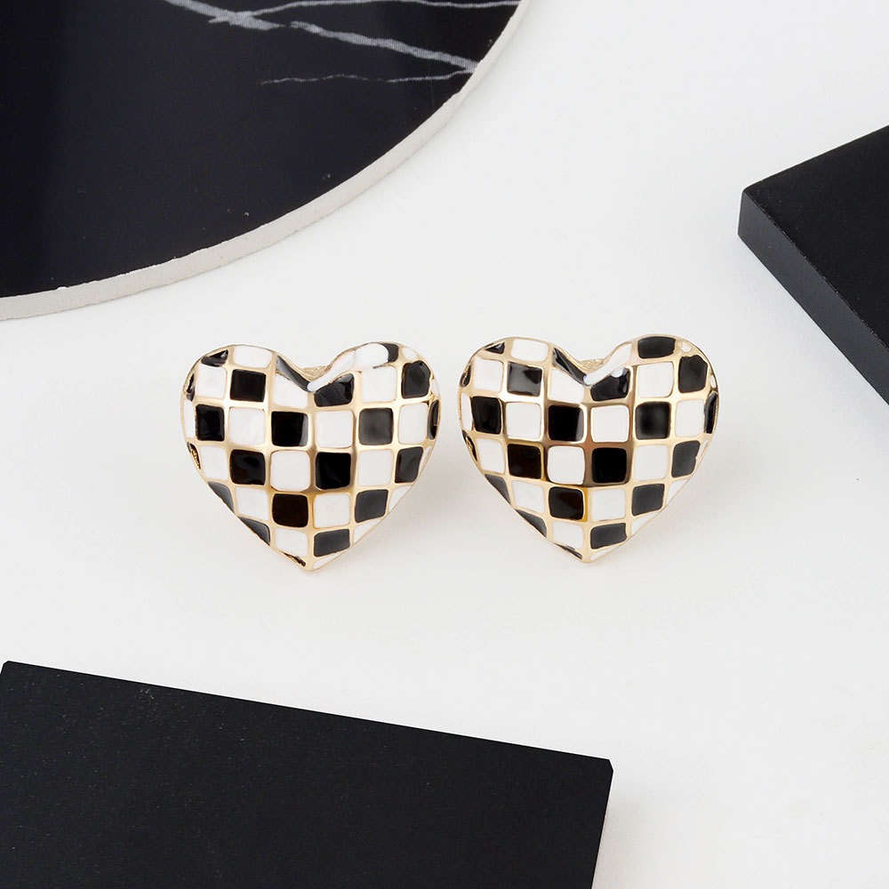 S925 sterling silver stud earrings heart-shaped black and white checkerboard dripping oil earrings - Image 2