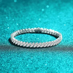 S925 Sterling Silver Full Moissanite Bracelet with Full Diamonds: A luxurious, niche design for fashionistas and versatile accessories.