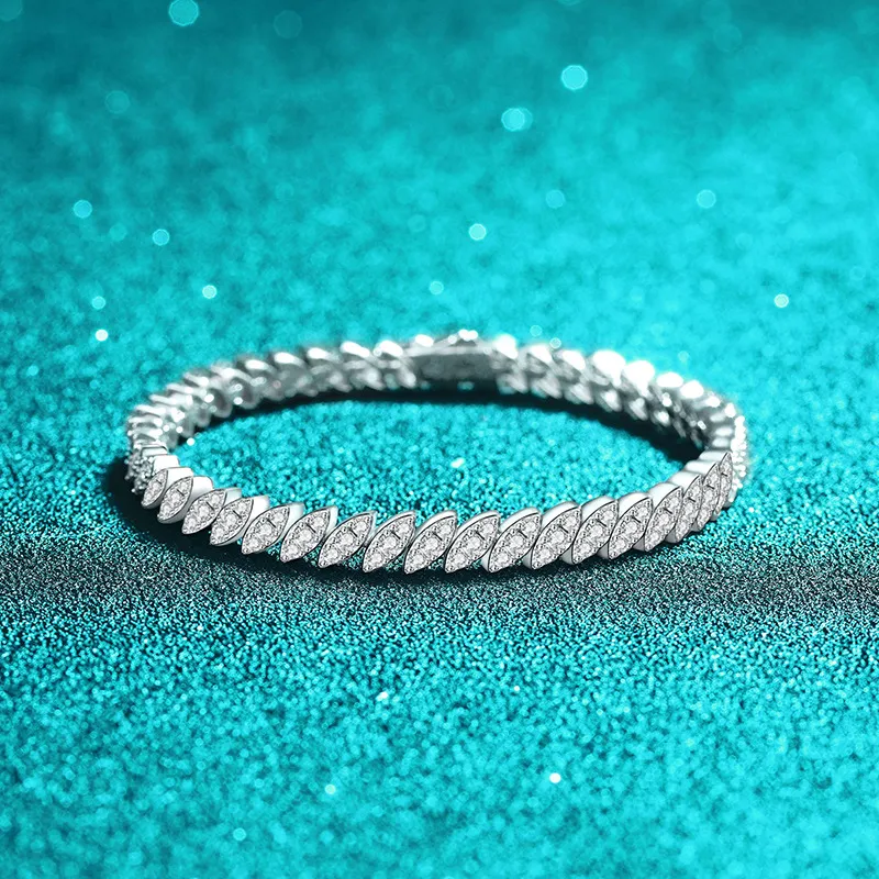 S925 Sterling Silver Full Moissanite Bracelet with Full Diamonds: A luxurious, niche design for fashionistas and versatile accessories.