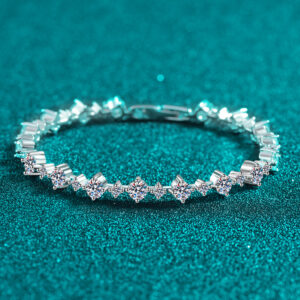 S925 Sterling Silver Moissanite Bracelet for Women: A sophisticated and elegant minimalist design, perfect as a holiday gift.