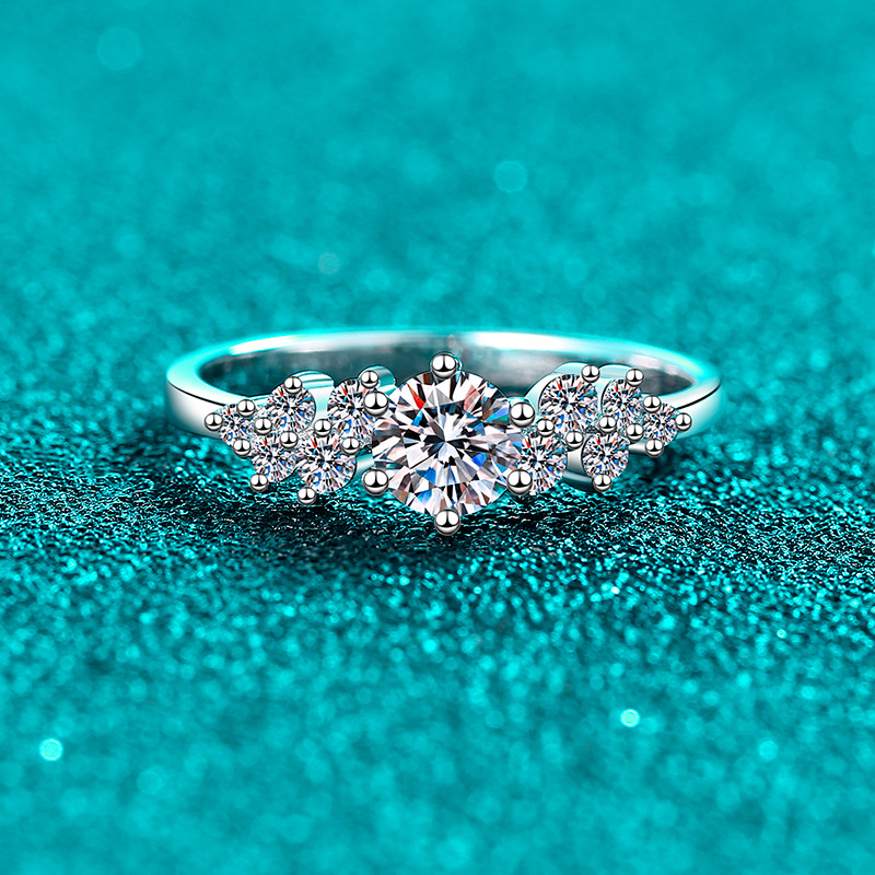 S925 Sterling Silver Moissanite Ring for Women: Exquisite, Small, Simple, Suitable for Everyday Wear, Commute, Versatile, and a Perfect Gift.