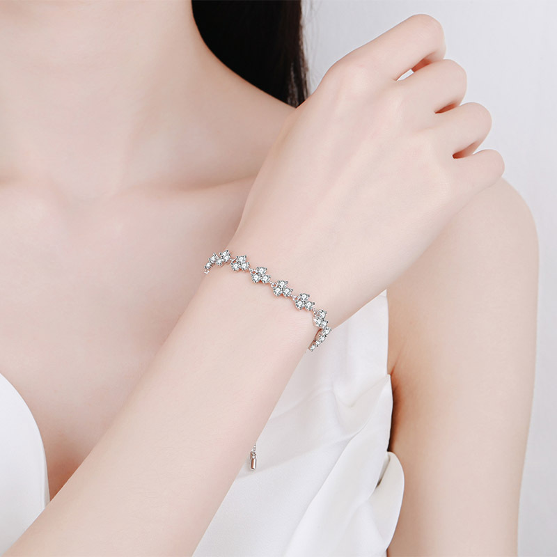 S925 Sterling Silver Bracelet for Women, Lucky Clover, Moissanite 4.2CT, Adjustable with Push-Pull Layout - Image 4
